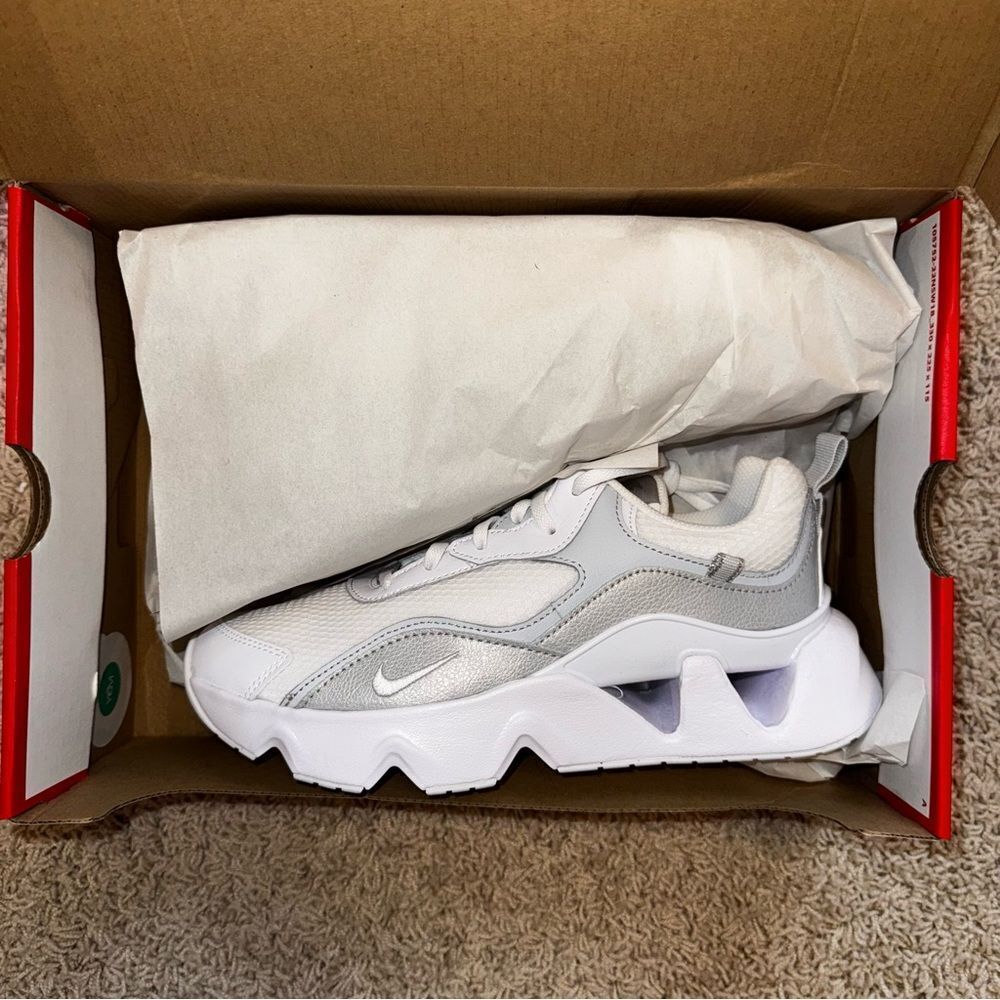 Nike Women’s RYZ 365 II Sneakers Athletic Running Shoes White 8.5 NWT